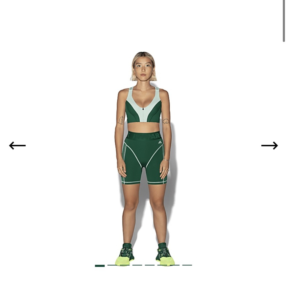 SOLD: IVY PARK x ADIDAS Med Support Zip Sports Bra